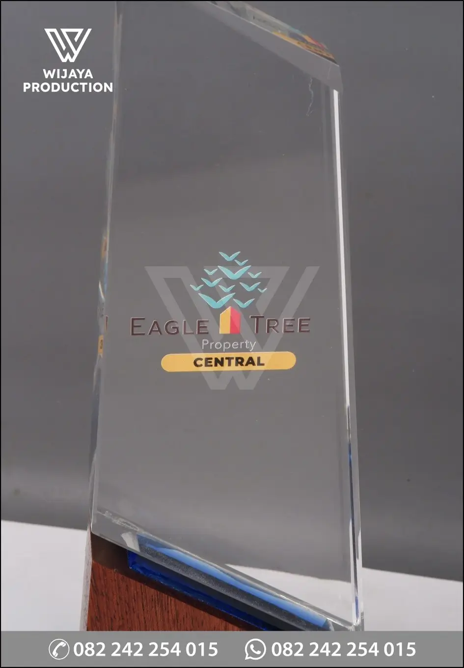 Detail Plakat Kristal Award Best Agent Eagle Tree Property