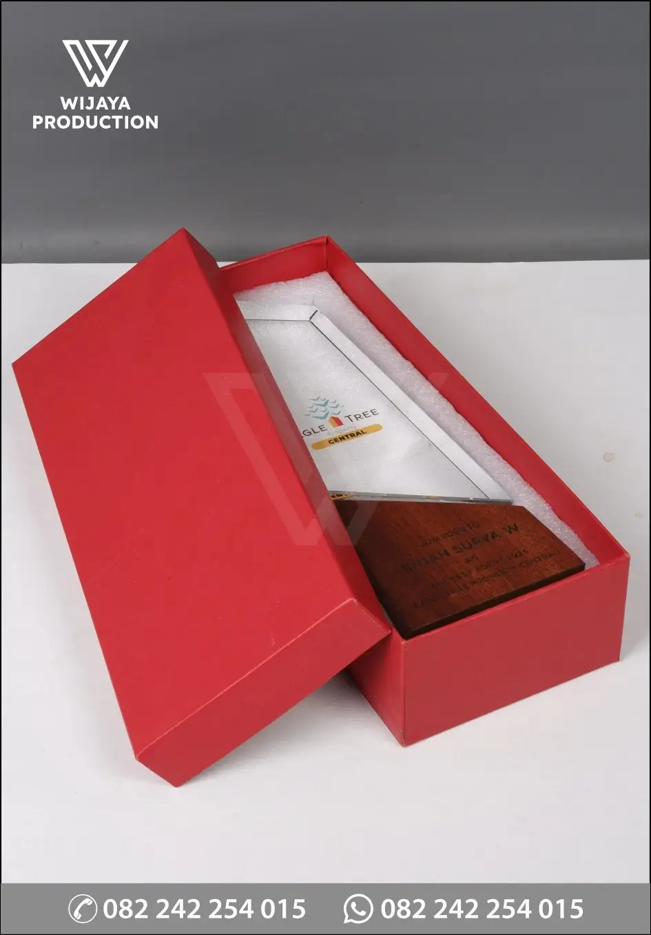 Box Plakat Kristal Award Best Agent Eagle Tree Property