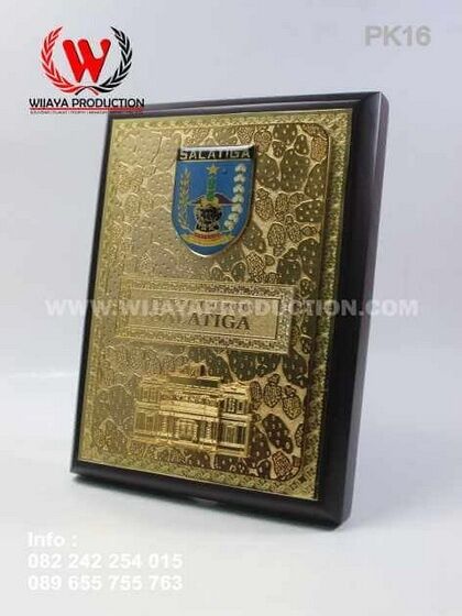 Plakat Kayu Logam Kuningan Salatiga