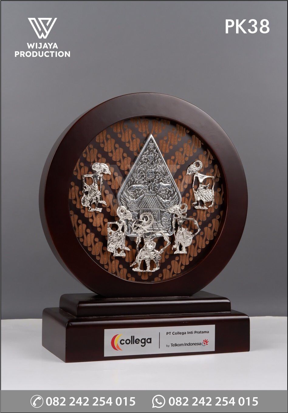 Plakat Kayu Gunungan Wayang Collega