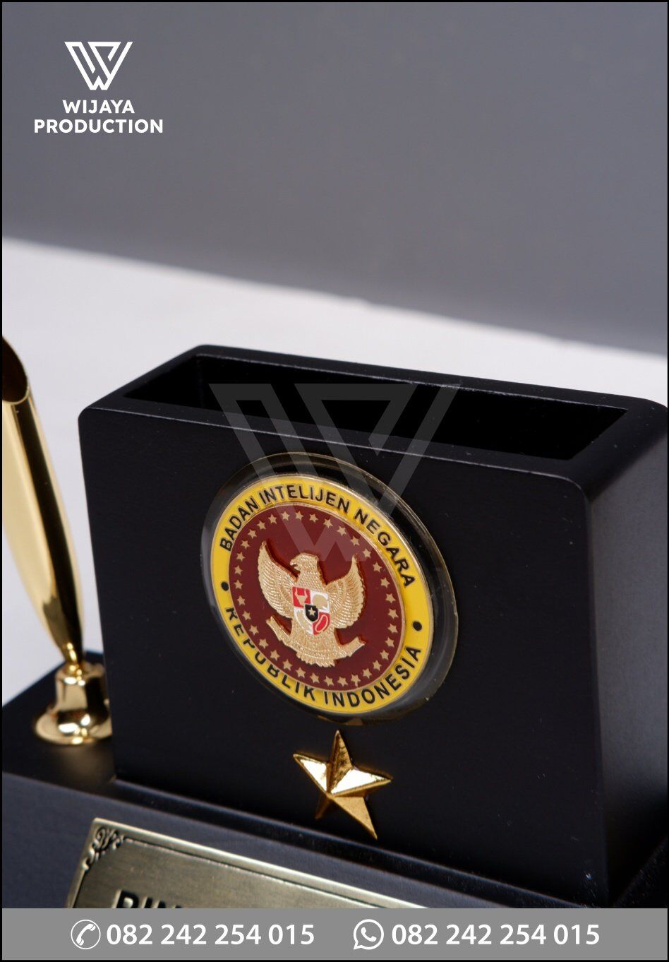Detail Plakat Kayu Pen Holder Binda Gorontalo