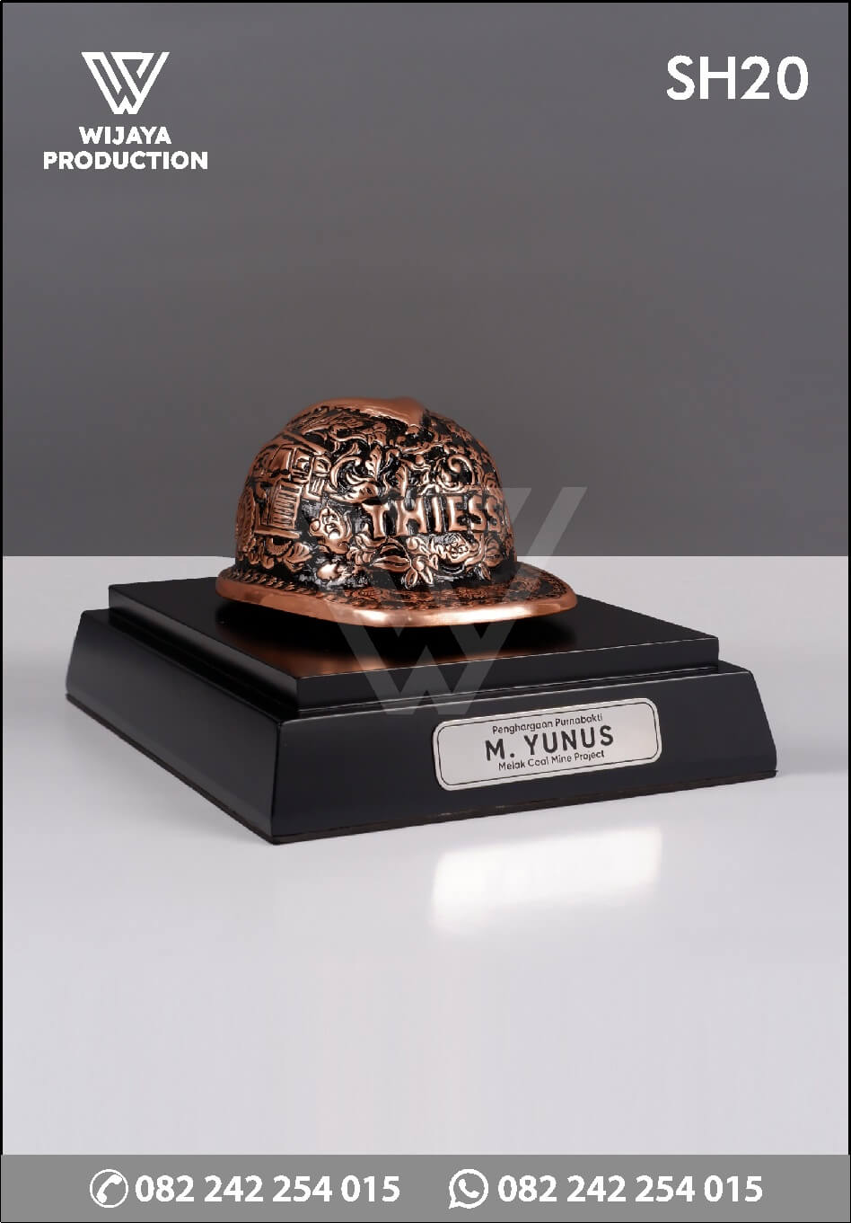Souvenir Helm Ukir Thiess