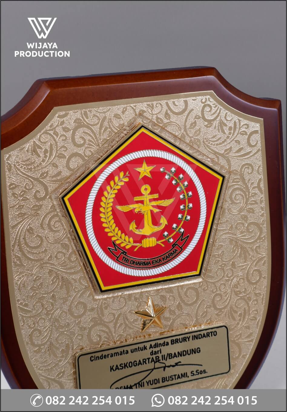 Detail Plakat Kayu Logam TNI