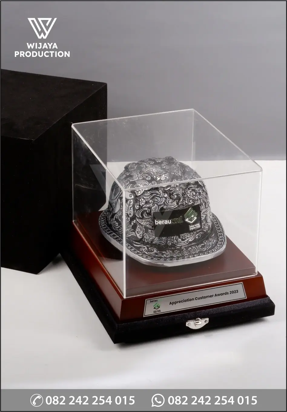 Box Souvenir Helm Ukir Berau Coal