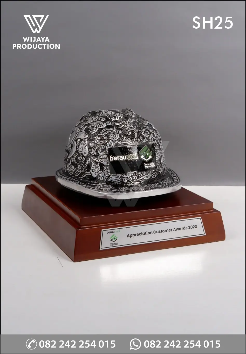 Souvenir Helm Ukir Berau Coal