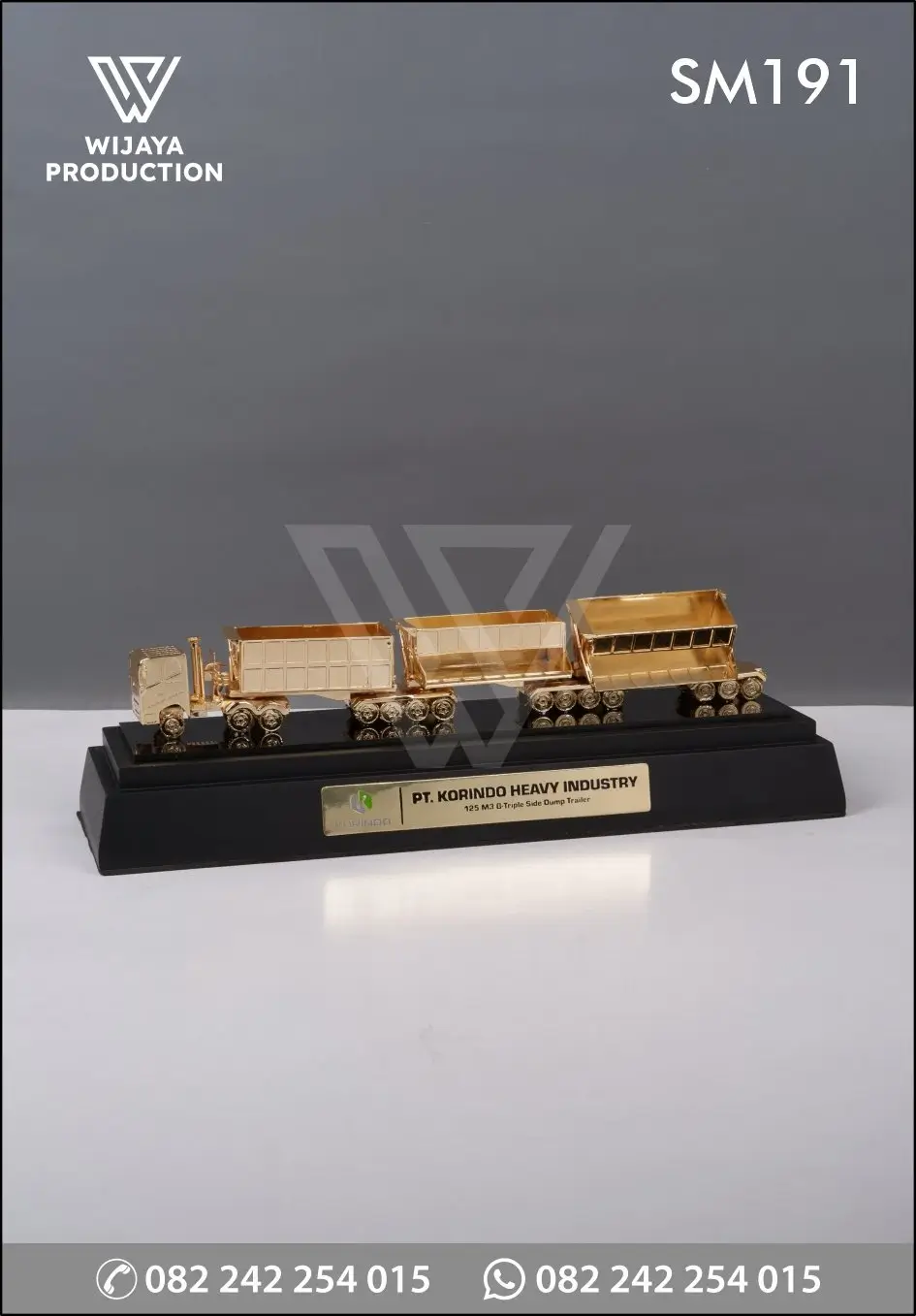 Souvenir Miniatur Triple Side Dump Trailer