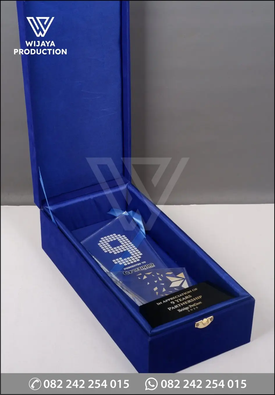 Box Plakat Akrilik 9 Years Partnership