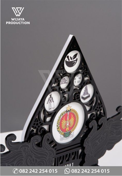 Detail Plakat Akrilik Penghargaan Juara