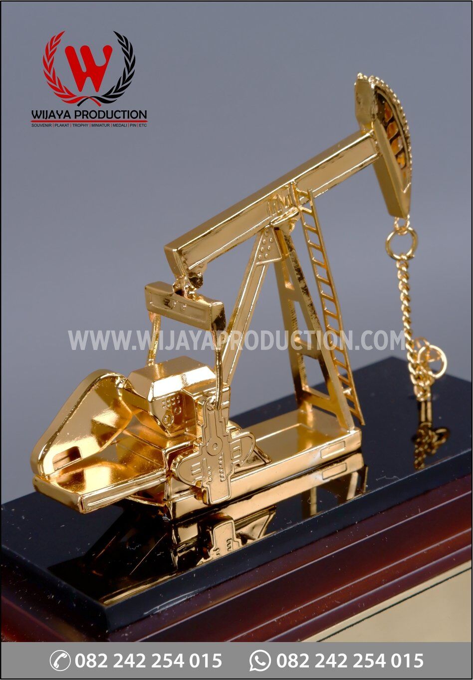 Detail Souvenir Pompa Angguk Chrome Emas